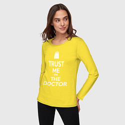 Лонгслив хлопковый женский Trust me Im the doctor, цвет: желтый — фото 2