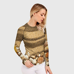 Рашгард женский Ракушки на песчаном берегу, цвет: 3D-принт — фото 2