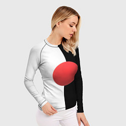 Рашгард женский Красный шар на черно-белом фоне с объемным эффекто, цвет: 3D-принт — фото 2