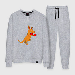 Женский костюм Кенгуру занимается боксом