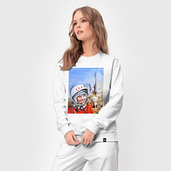 Костюм хлопковый женский Юрий Гагарин на космодроме, цвет: белый — фото 2