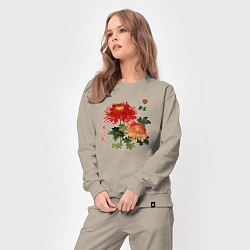 Костюм хлопковый женский Красные хризантемы, цвет: миндальный — фото 2