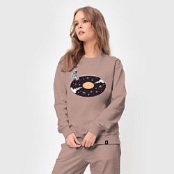 Костюм хлопковый женский Космонавт музыкальная пластинка, цвет: пыльно-розовый — фото 2