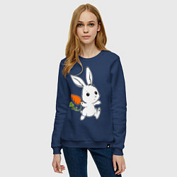 Свитшот хлопковый женский Зайка с морковкой, цвет: тёмно-синий — фото 2