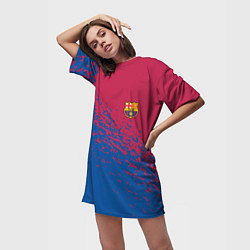 Футболка женская длинная Barcelona маленькое лого, цвет: 3D-принт — фото 2