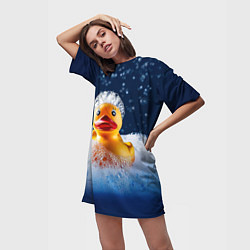 Футболка женская длинная Резиновая уточка в мыльной пене, цвет: 3D-принт — фото 2