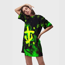 Футболка женская длинная Doom кислотный снег в огне лого, цвет: 3D-принт — фото 2