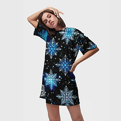 Футболка женская длинная Стилизованный чёрно-синий со снежинками, цвет: 3D-принт — фото 2