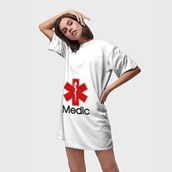 Футболка женская длинная Медик, цвет: 3D-принт — фото 2