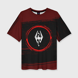 Женская футболка оверсайз Символ Skyrim и краска вокруг на темном фоне