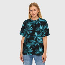 Футболка оверсайз женская Размытые сине-зеленые цветы на черном фоне, цвет: 3D-принт — фото 2