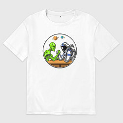 Женская футболка оверсайз Армрестлинг пришелец против космонавта