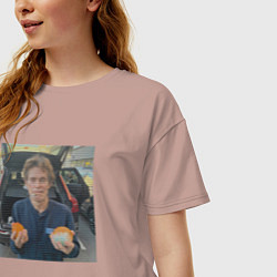 Футболка оверсайз женская Уиллем дефо и апельсины, цвет: пыльно-розовый — фото 2