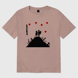 Женская футболка оверсайз Banksy Бэнкси мальчик и девочка на горе оружия