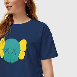 Футболка оверсайз женская Kaws - американский дизайнер, цвет: тёмно-синий — фото 2