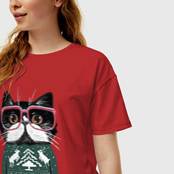 Футболка оверсайз женская Умный кот в очках в новогоднем свитере, цвет: красный — фото 2