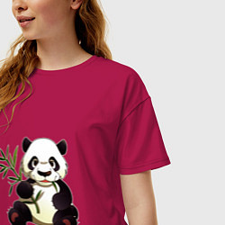 Футболка оверсайз женская Панда кушает бамбук, цвет: маджента — фото 2