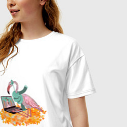 Футболка оверсайз женская Осенний фламинго с ноутбуком, мечты о лете, цвет: белый — фото 2