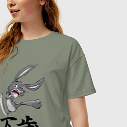 Футболка оверсайз женская Шальной заяц кричит банзай, цвет: авокадо — фото 2
