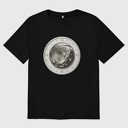 Женская футболка оверсайз Юрий Гагарин в иллюминаторе