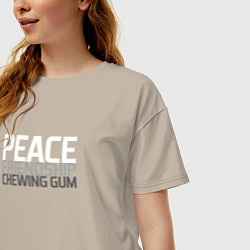 Футболка оверсайз женская Peace, friendship, chewing gum, цвет: миндальный — фото 2