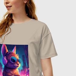 Футболка оверсайз женская Пушистый заяц в очках и наушниках, цвет: миндальный — фото 2