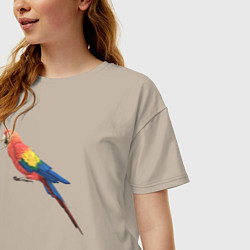 Футболка оверсайз женская Одинокий сине-красный попугай, цвет: миндальный — фото 2