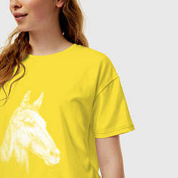 Футболка оверсайз женская Голова белой лошади, цвет: желтый — фото 2