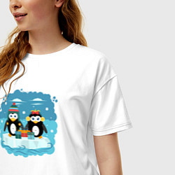 Футболка оверсайз женская Пингвины с подарками плывут на льдине, цвет: белый — фото 2
