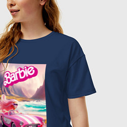Футболка оверсайз женская Барби в кабриолете на горной дороге, цвет: тёмно-синий — фото 2