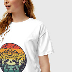 Футболка оверсайз женская Ленивец турист путешествует с рюкзаком, цвет: белый — фото 2