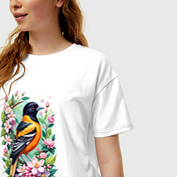 Футболка оверсайз женская Балтиморская иволга среди цветов, цвет: белый — фото 2