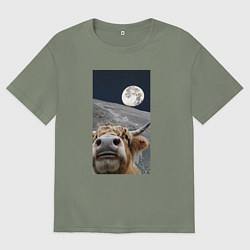 Женская футболка оверсайз Корова делает селфи на луне