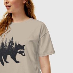 Футболка оверсайз женская Енот силуэт из деревьев лесных, цвет: миндальный — фото 2
