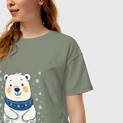 Футболка оверсайз женская Полярный белый медведь и снежинки, цвет: авокадо — фото 2