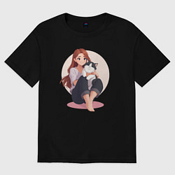 Женская футболка оверсайз Сидящая девушка с кошкой на ногах