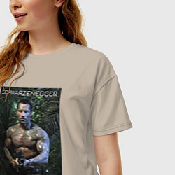 Футболка оверсайз женская Арнольд Шварценеггер - хищник, цвет: миндальный — фото 2
