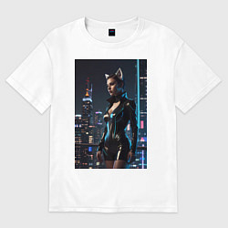 Футболка оверсайз женская Девушка с кошачьими ушами стоит на фоне небоскребо, цвет: белый
