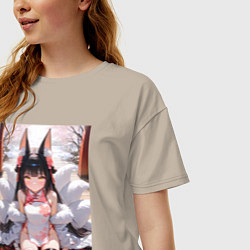 Футболка оверсайз женская Девушка-лиса сидит на веранде, цвет: миндальный — фото 2