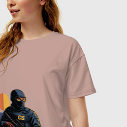 Футболка оверсайз женская Поп-арт контр-террорист CS 2, цвет: пыльно-розовый — фото 2