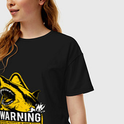 Футболка оверсайз женская Предупреждающий знак - опасно акулы, цвет: черный — фото 2