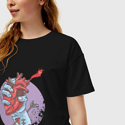 Футболка оверсайз женская Сердце в руке зомби, цвет: черный — фото 2