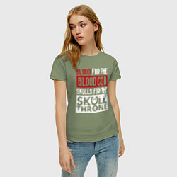Футболка хлопковая женская Девиз Последователей Кхорна для темного фона, цвет: авокадо — фото 2