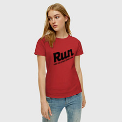 Футболка хлопковая женская Run Like You Stole Something, цвет: красный — фото 2