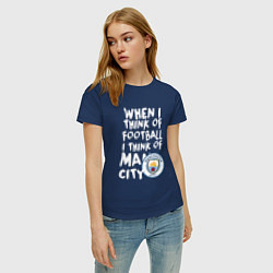 Футболка хлопковая женская Если я думаю о футболе, я думаю о Манчестер Сити, цвет: тёмно-синий — фото 2