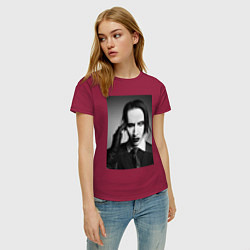 Футболка хлопковая женская Marilyn Manson looks at you, цвет: маджента — фото 2