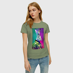 Футболка хлопковая женская Неоновый модный заяц - нейросеть, цвет: авокадо — фото 2
