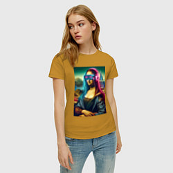 Футболка хлопковая женская Мона Лиза в виртуальном шлеме, цвет: горчичный — фото 2