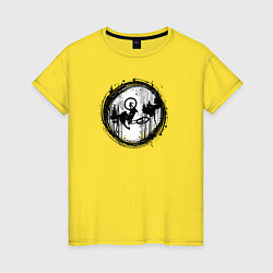 Футболка хлопковая женская Листья на ветру, цвет: желтый