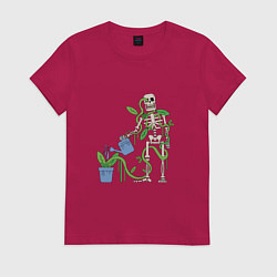 Футболка хлопковая женская Скелет поливающий цветок, цвет: маджента